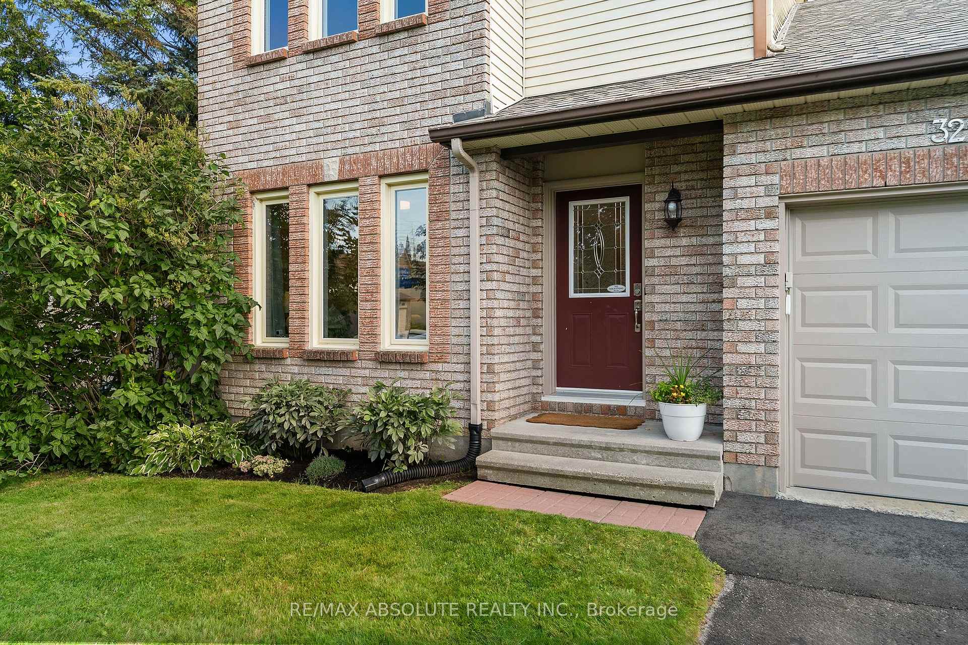 Photo 2 of 32 Greer Street, Ottawa, Stittsville (Central) — HOMEH