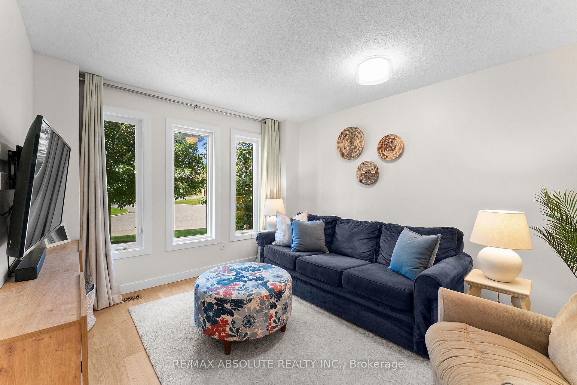 Photo 4 of 32 Greer Street, Ottawa, Stittsville (Central) — HOMEH