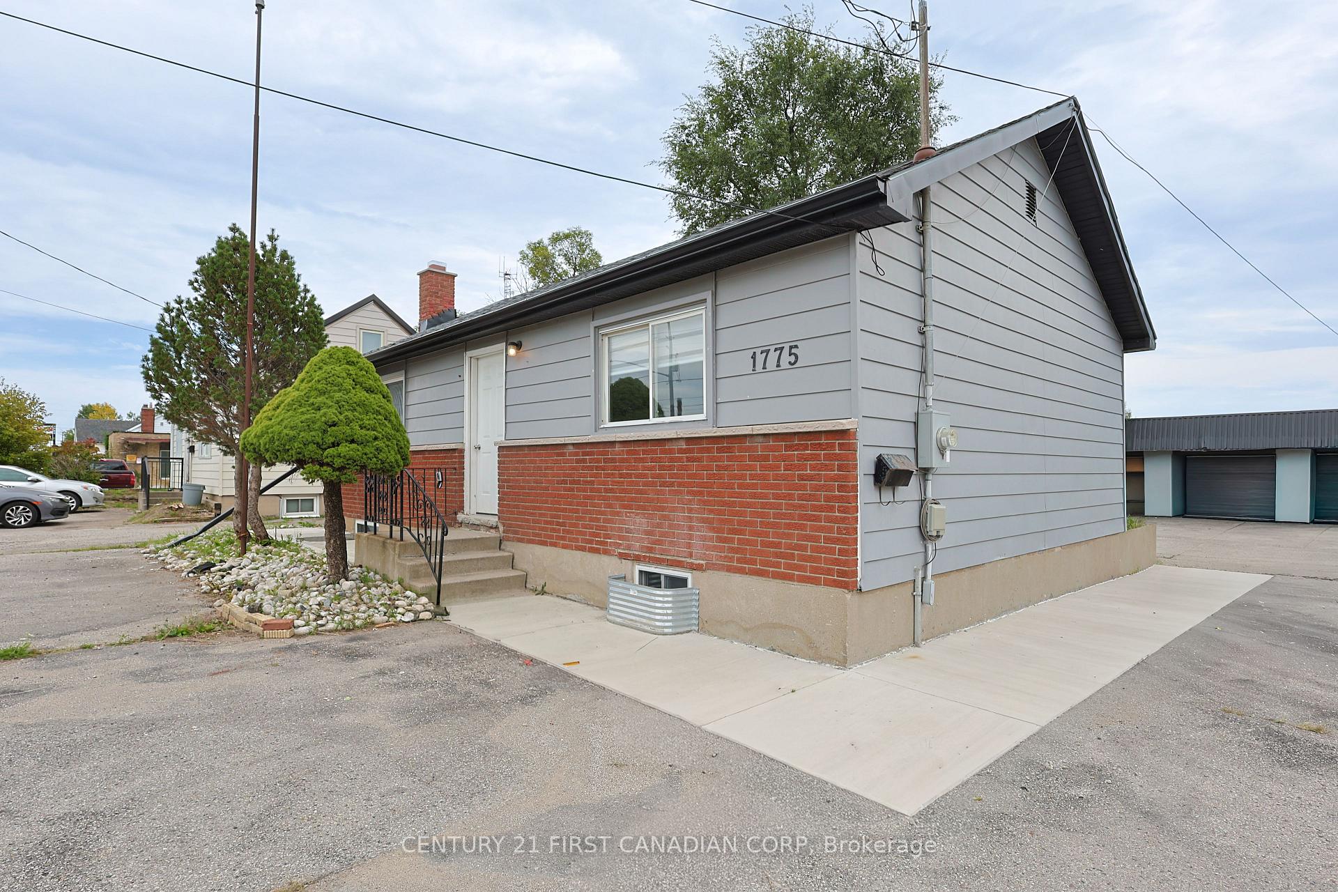 Photo 2 of Unit Upper Unit, 1775 Oxford Street E, London, East H — HOMEH