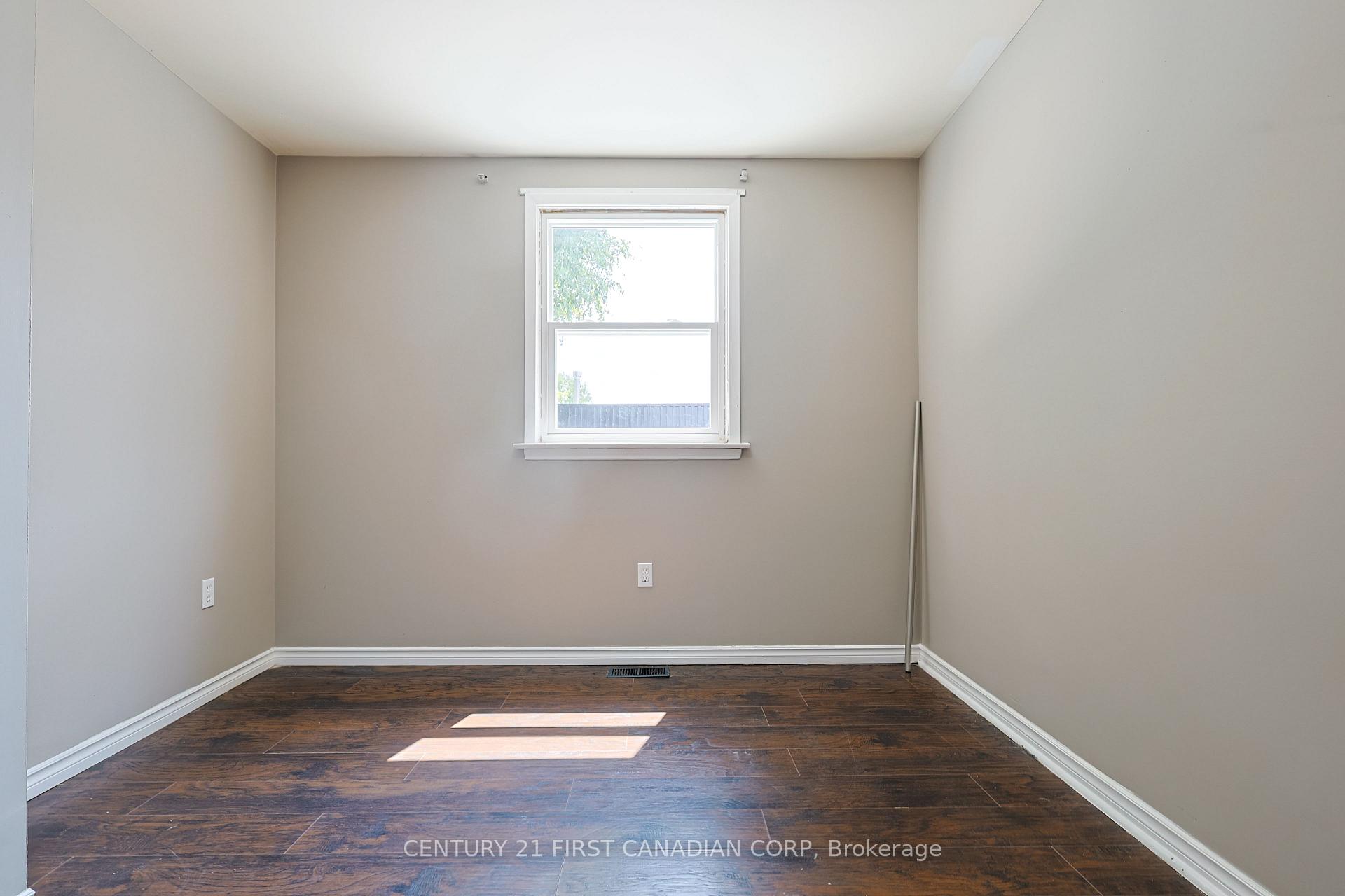 Photo 15 of Unit Upper Unit, 1775 Oxford Street E, London, East H — HOMEH