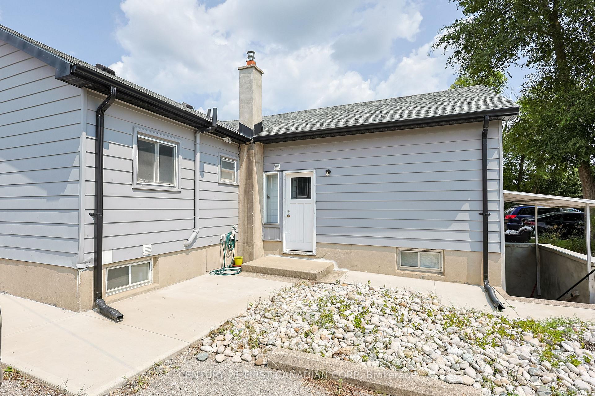 Photo 23 of Unit Upper Unit, 1775 Oxford Street E, London, East H — HOMEH