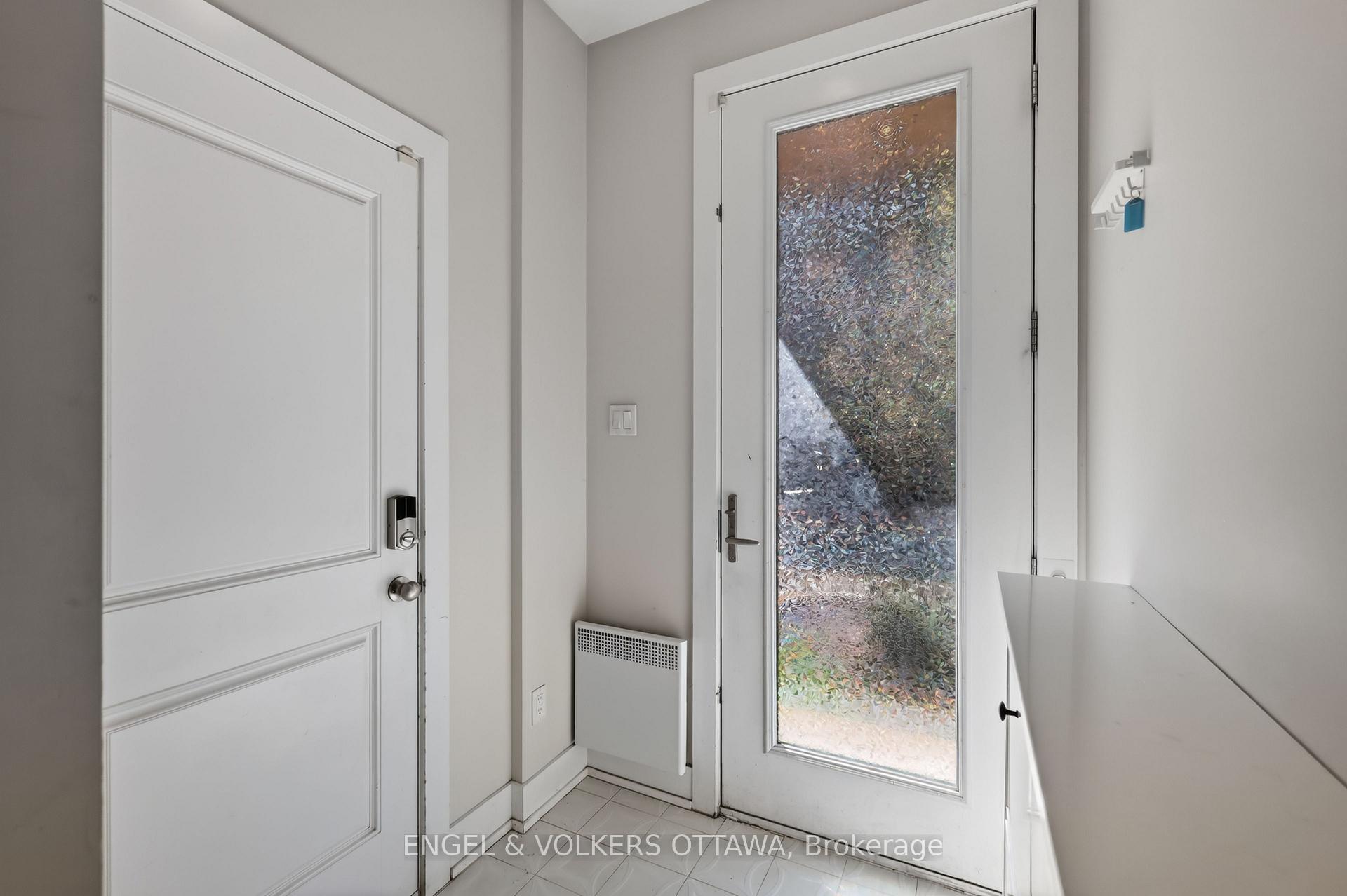 Photo 4 of 114 Jemruss Private, Ottawa, West Centre Town — HOMEH