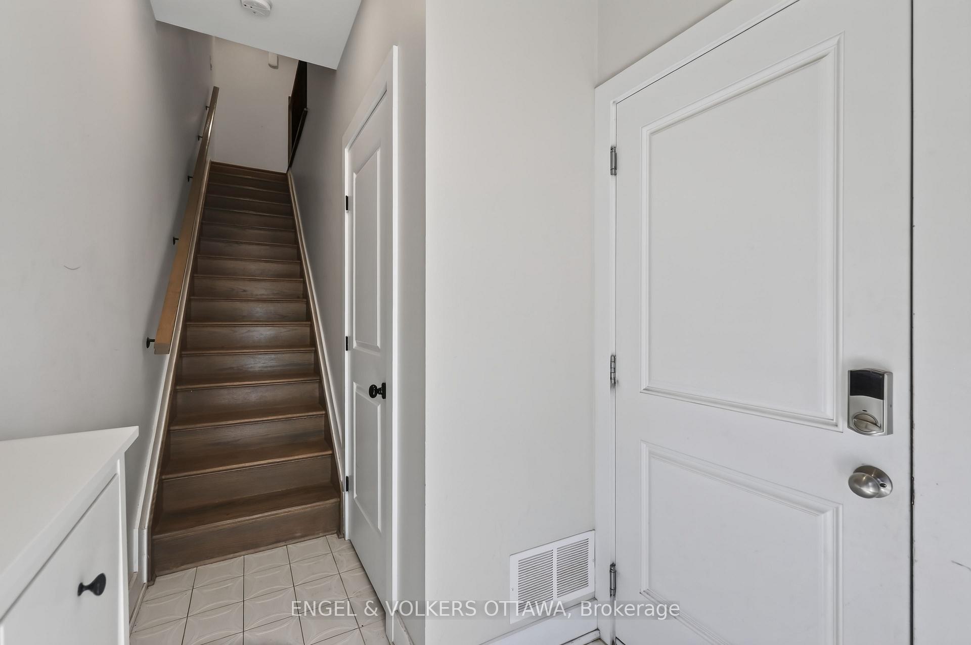 Photo 5 of 114 Jemruss Private, Ottawa, West Centre Town — HOMEH