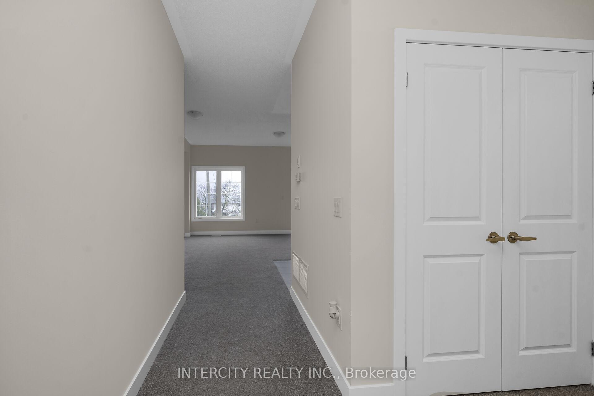 Photo 4 of Unit Blk 7 Unit 3, 100 Walden Drive, Shelburne — HOMEH