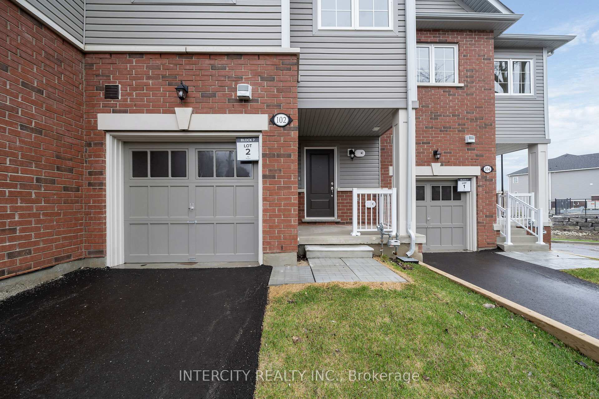 Photo 2 of Unit Blk 7 Unit 2, 102 Walden Drive, Shelburne — HOMEH