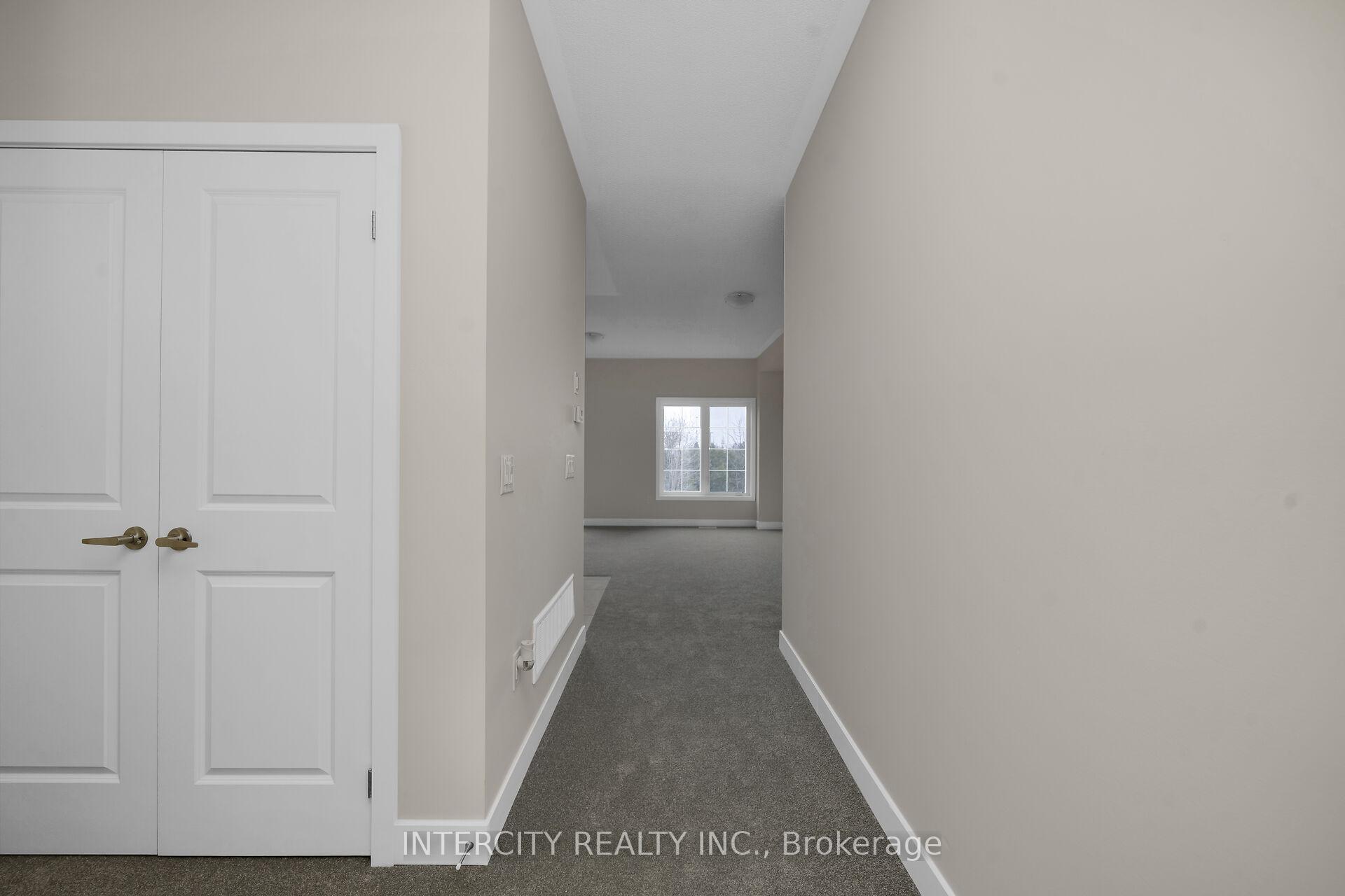 Photo 4 of Unit Blk 7 Unit 2, 102 Walden Drive, Shelburne — HOMEH