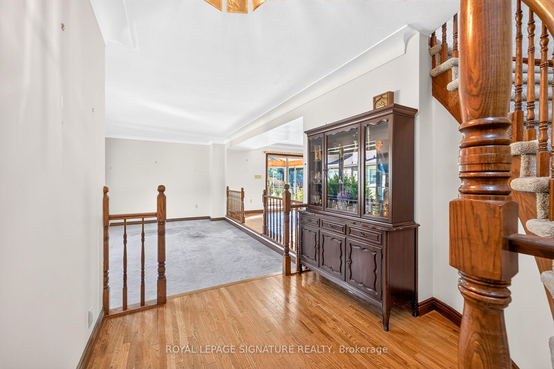 Photo 2 of 6065 Saint Anthony Crescent, Niagara Falls, Church's Lane — HOMEH
