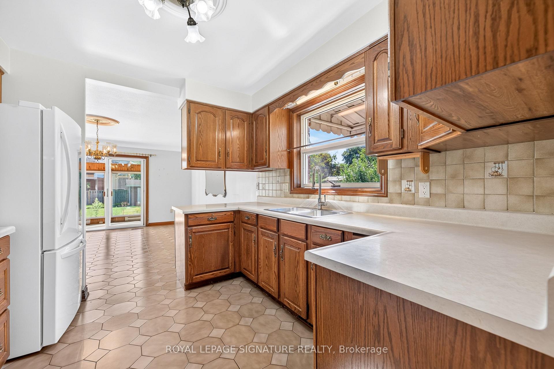 Photo 5 of 6065 Saint Anthony Crescent, Niagara Falls, Church's Lane — HOMEH