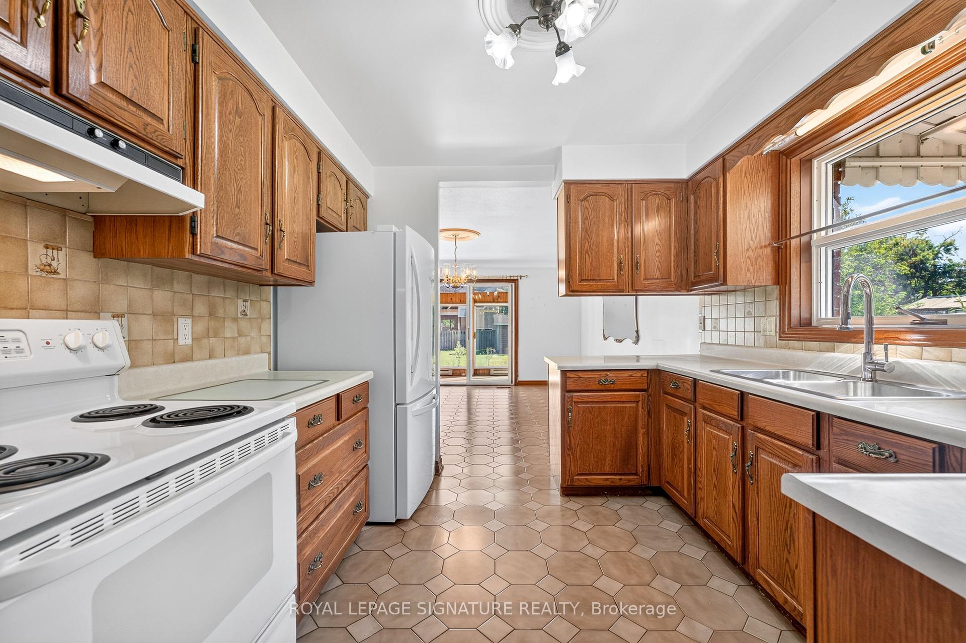 Photo 6 of 6065 Saint Anthony Crescent, Niagara Falls, Church's Lane — HOMEH