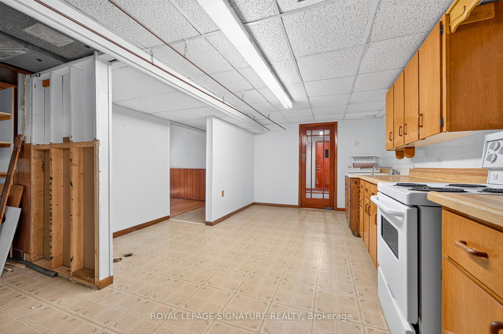 Photo 25 of 6065 Saint Anthony Crescent, Niagara Falls, Church's Lane — HOMEH