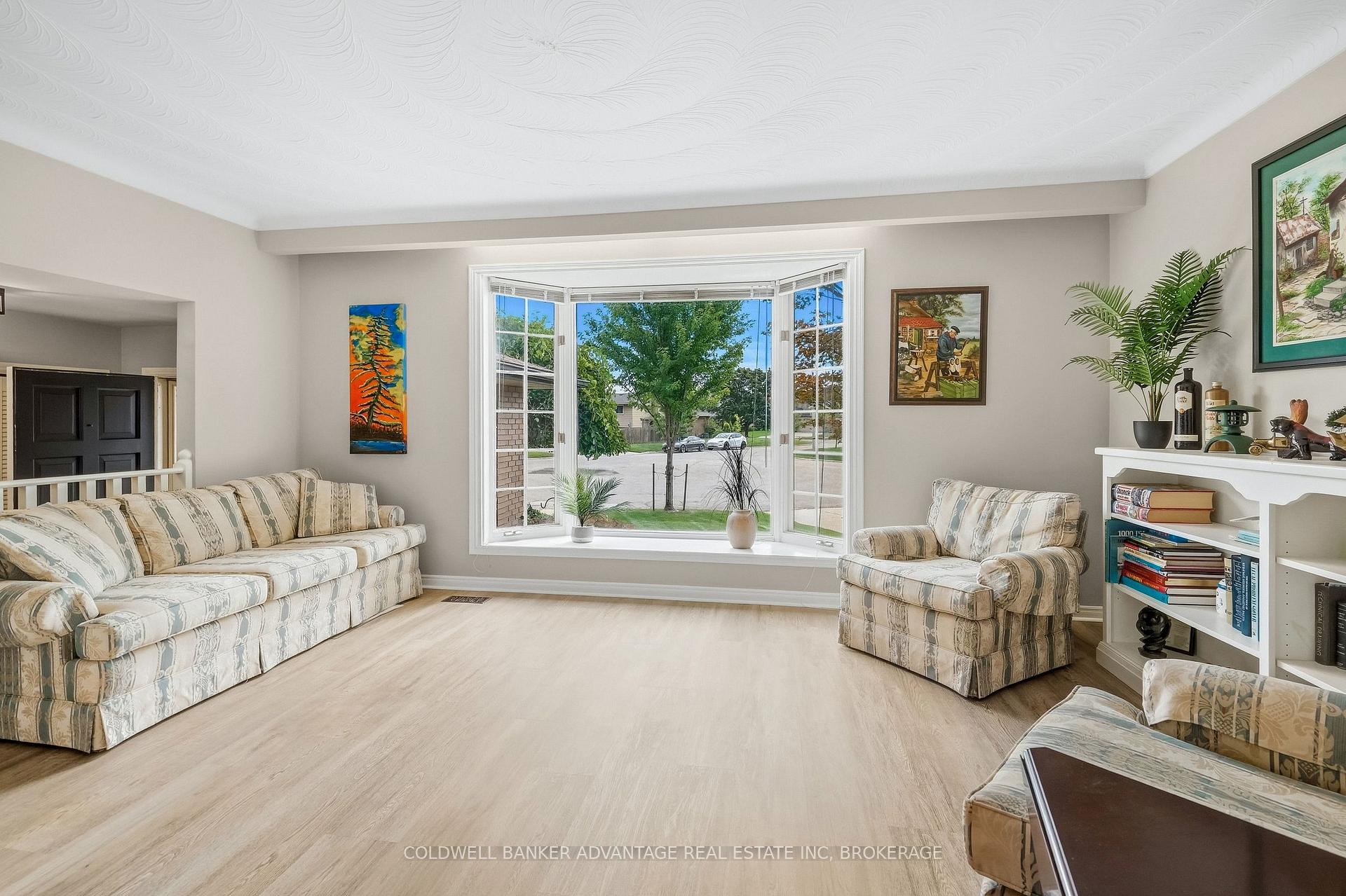 Photo 10 of 7 Lee Crescent, Thorold, Confederation Heights — HOMEH