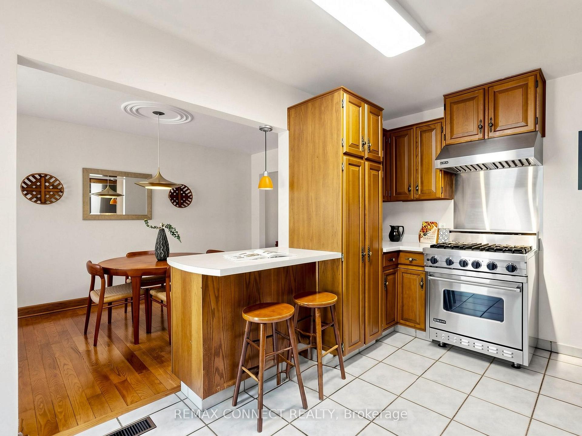 Photo 8 of 90 Sylvan Avenue, Scarborough, Scarborough Village — HOMEH