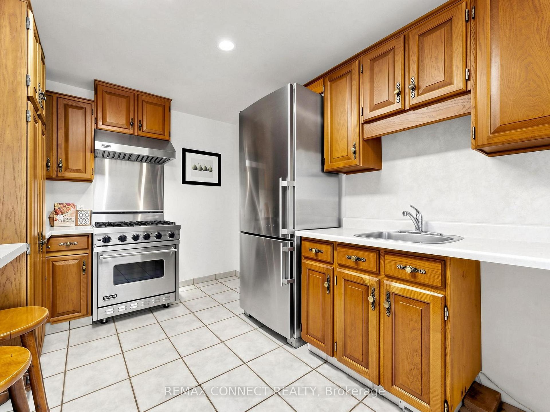 Photo 9 of 90 Sylvan Avenue, Scarborough, Scarborough Village — HOMEH