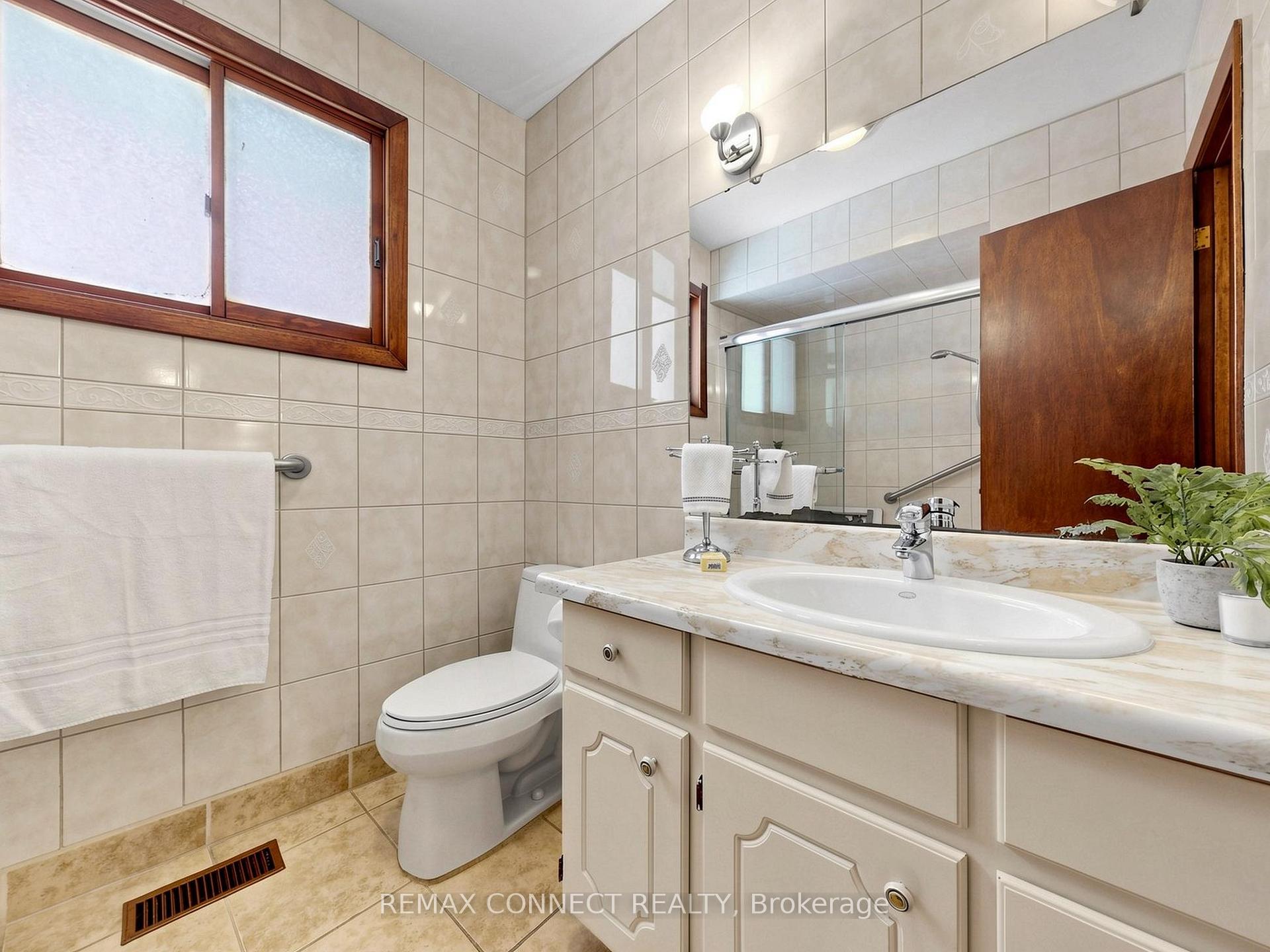 Photo 24 of 90 Sylvan Avenue, Scarborough, Scarborough Village — HOMEH