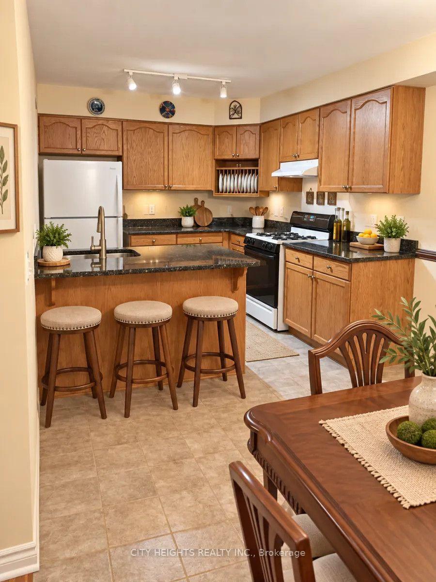Photo 11 of Unit Upper Level, 1058 Lexington Circle, Windsor, Riverside - Windsor — HOMEH