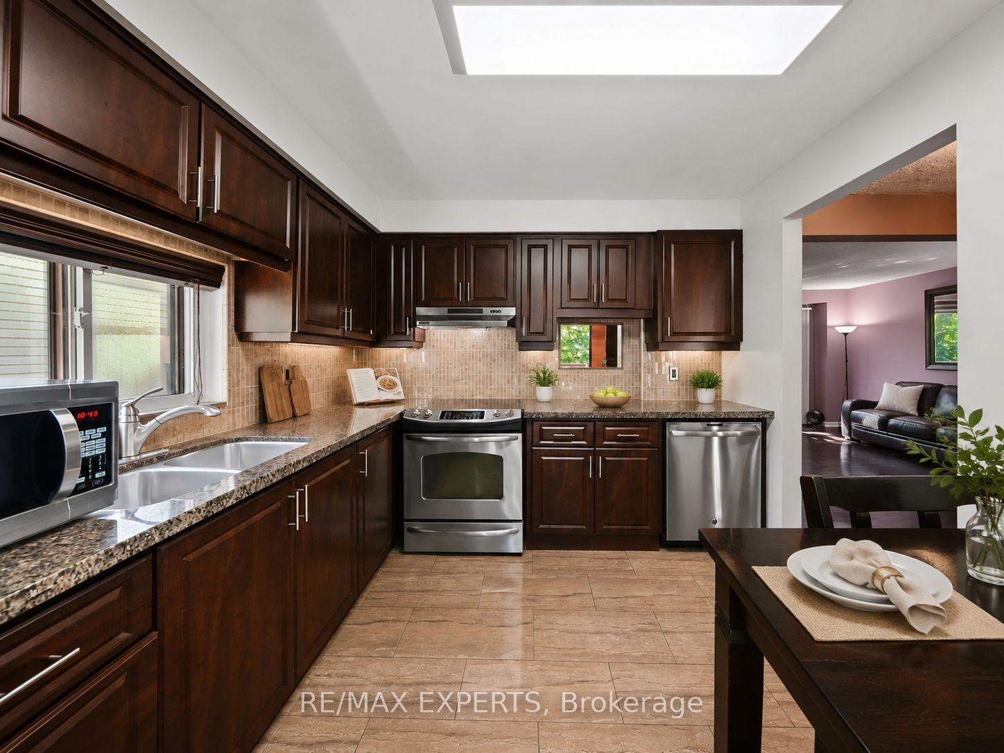 Photo 8 of 74 Downey Drive, Caledon, Bolton East — HOMEH