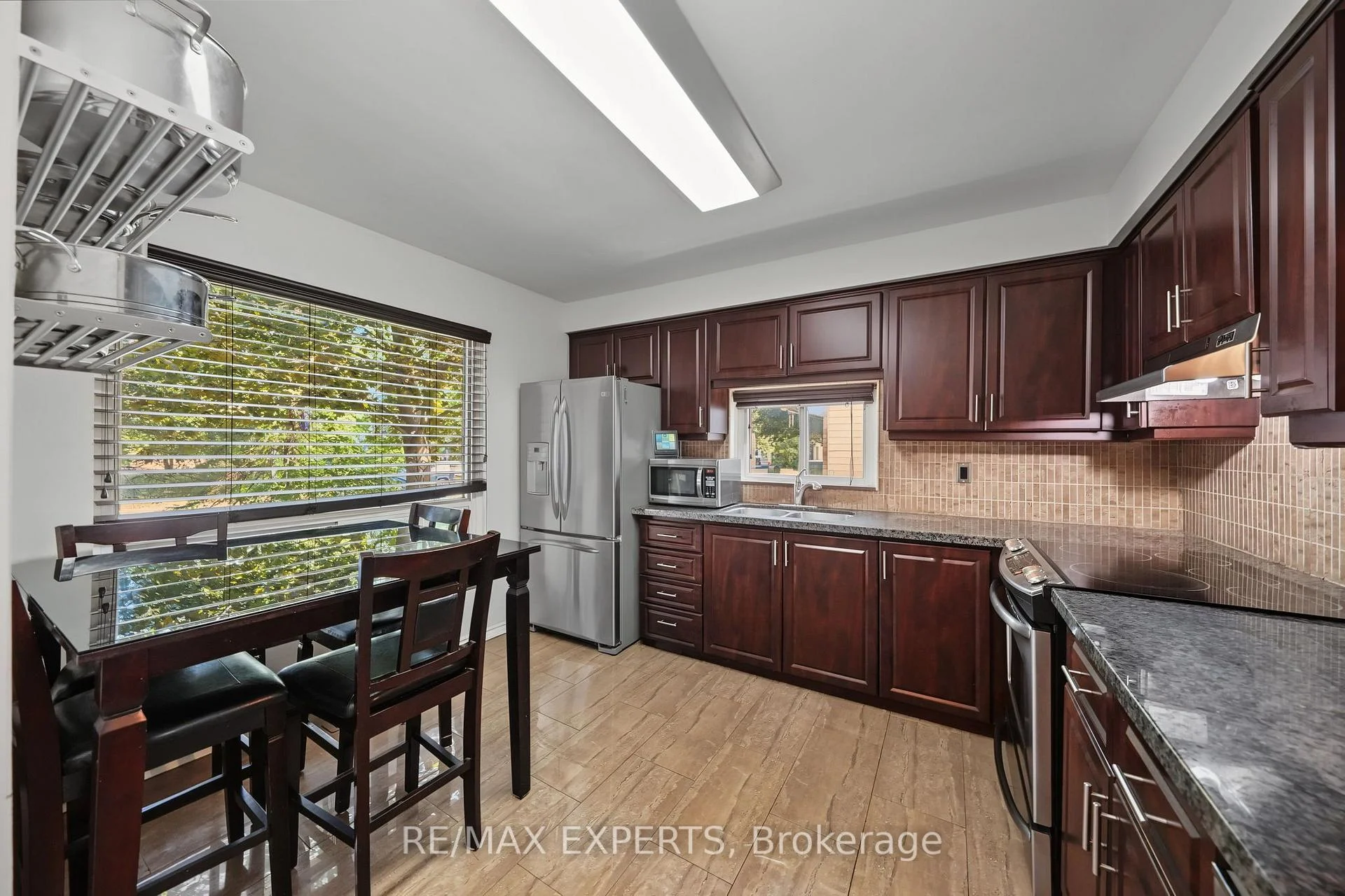 Photo 12 of 74 Downey Drive, Caledon, Bolton East — HOMEH