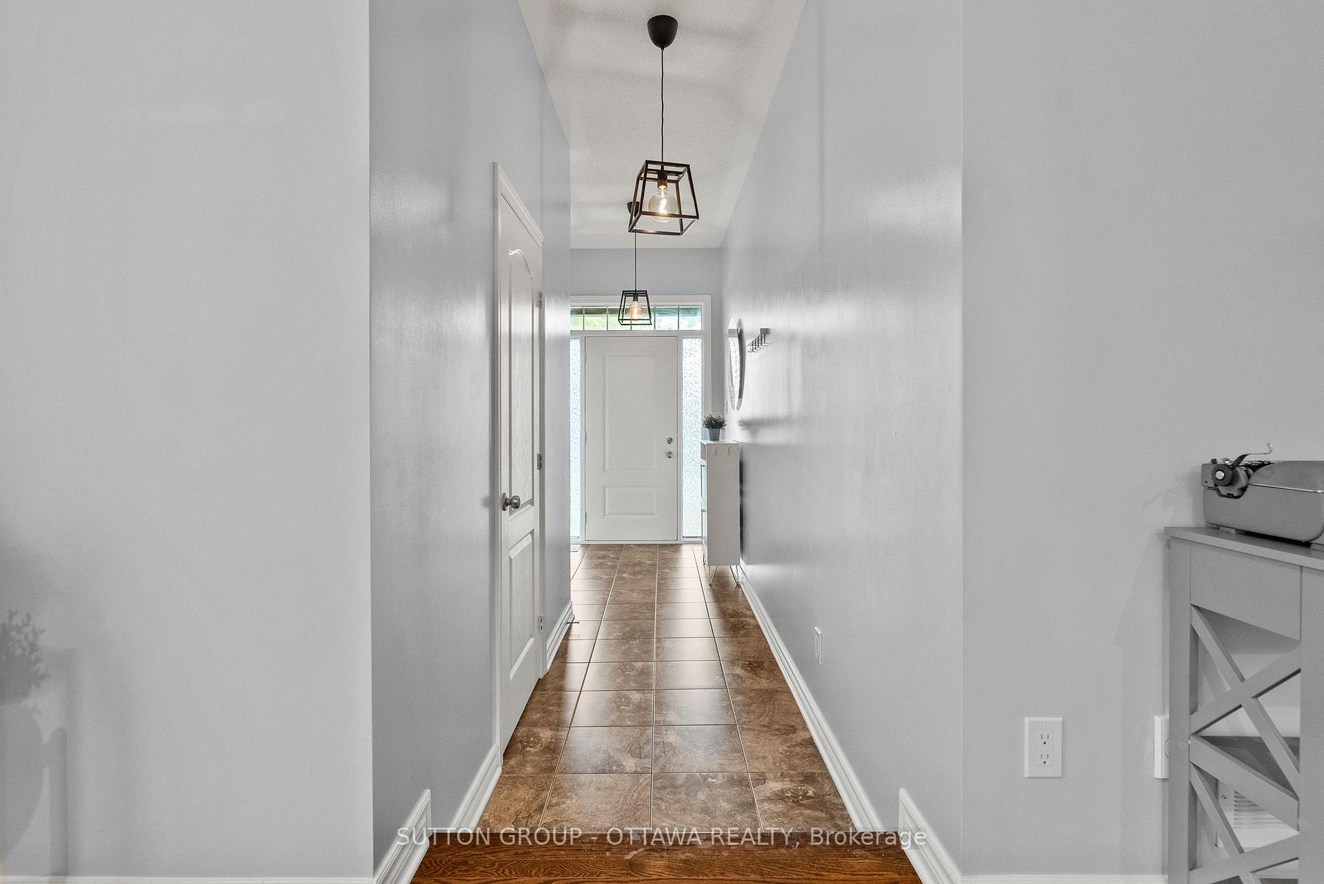Photo 5 of 708 Hazelnut Crescent, Ottawa, Blossom Park/Kemp Park/Findlay Creek — HOMEH