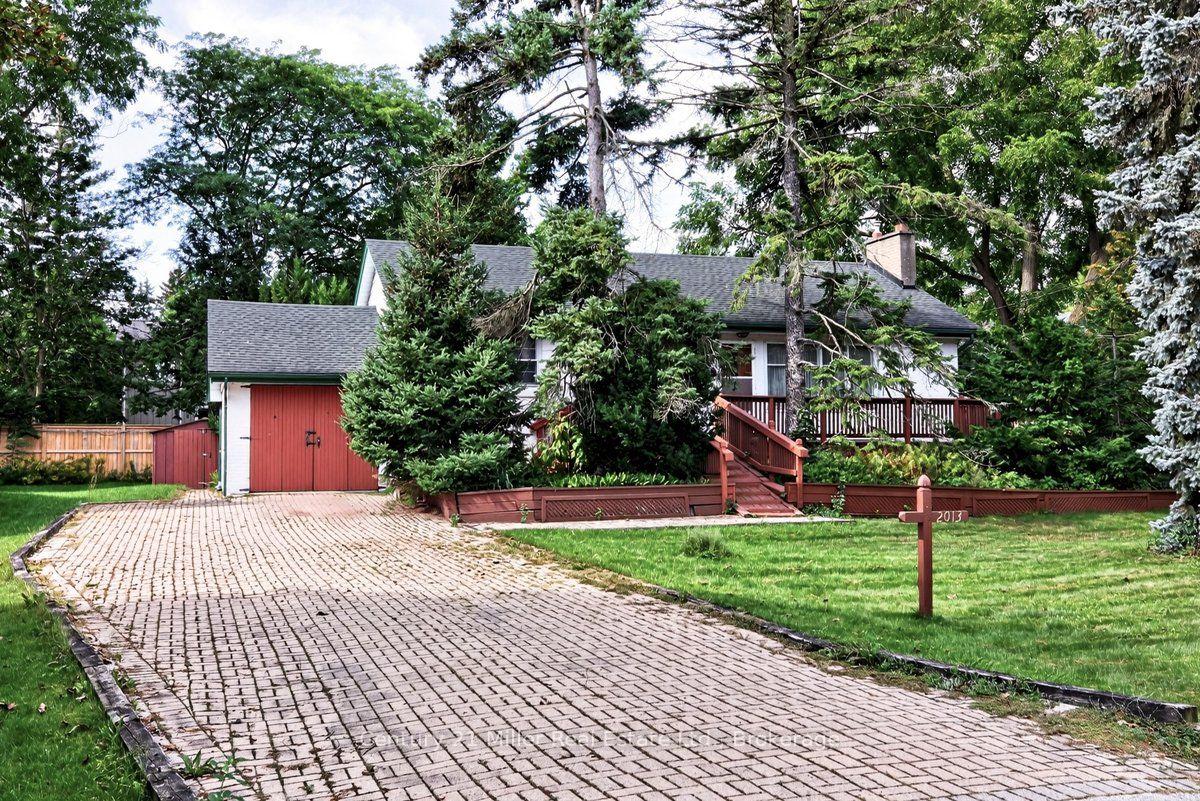 Photo 2 of 2013 Deramore Drive, Oakville, Ford — HOMEH