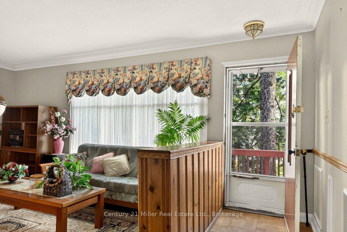 Photo 4 of 2013 Deramore Drive, Oakville, Ford — HOMEH