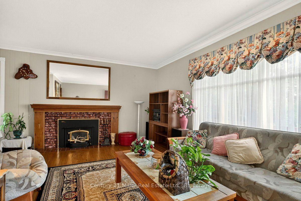 Photo 5 of 2013 Deramore Drive, Oakville, Ford — HOMEH