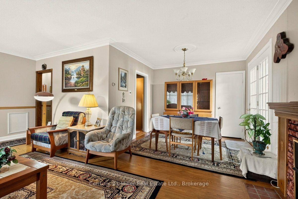 Photo 9 of 2013 Deramore Drive, Oakville, Ford — HOMEH
