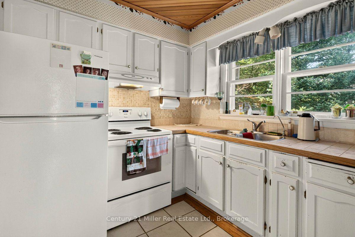 Photo 10 of 2013 Deramore Drive, Oakville, Ford — HOMEH
