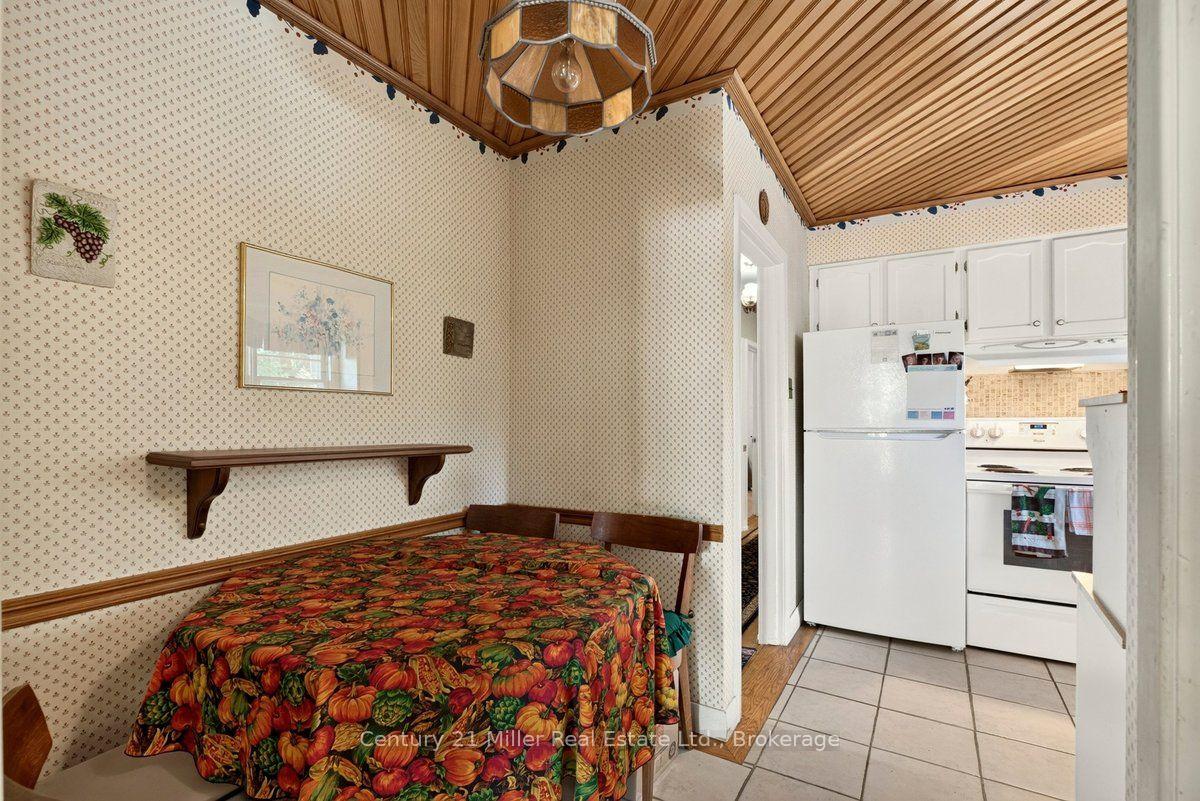 Photo 12 of 2013 Deramore Drive, Oakville, Ford — HOMEH