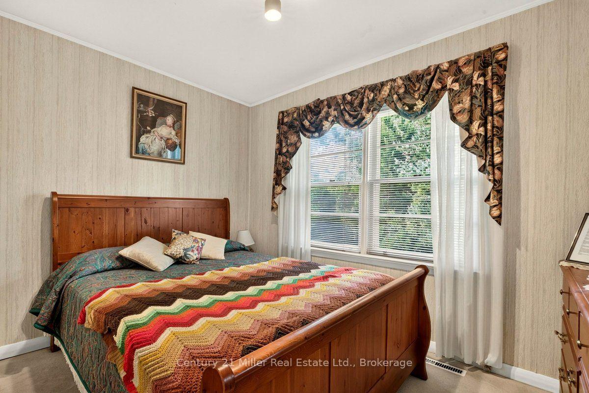 Photo 13 of 2013 Deramore Drive, Oakville, Ford — HOMEH