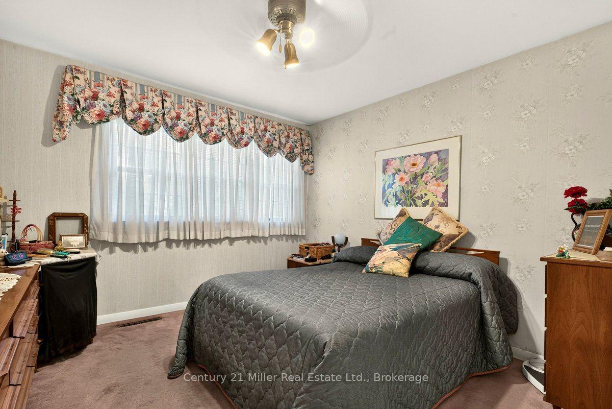 Photo 15 of 2013 Deramore Drive, Oakville, Ford — HOMEH