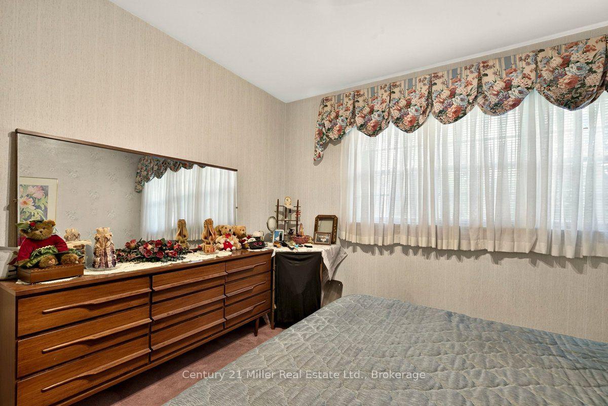 Photo 16 of 2013 Deramore Drive, Oakville, Ford — HOMEH
