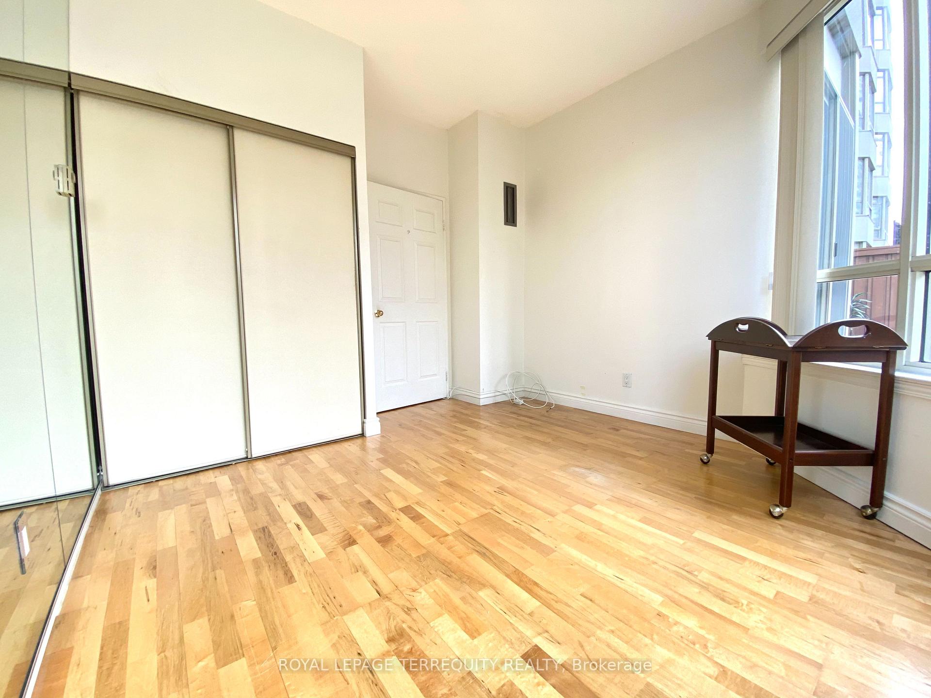 Photo 8 of Unit 201, 30 Greenfield Avenue, North York, Willowdale East — HOMEH