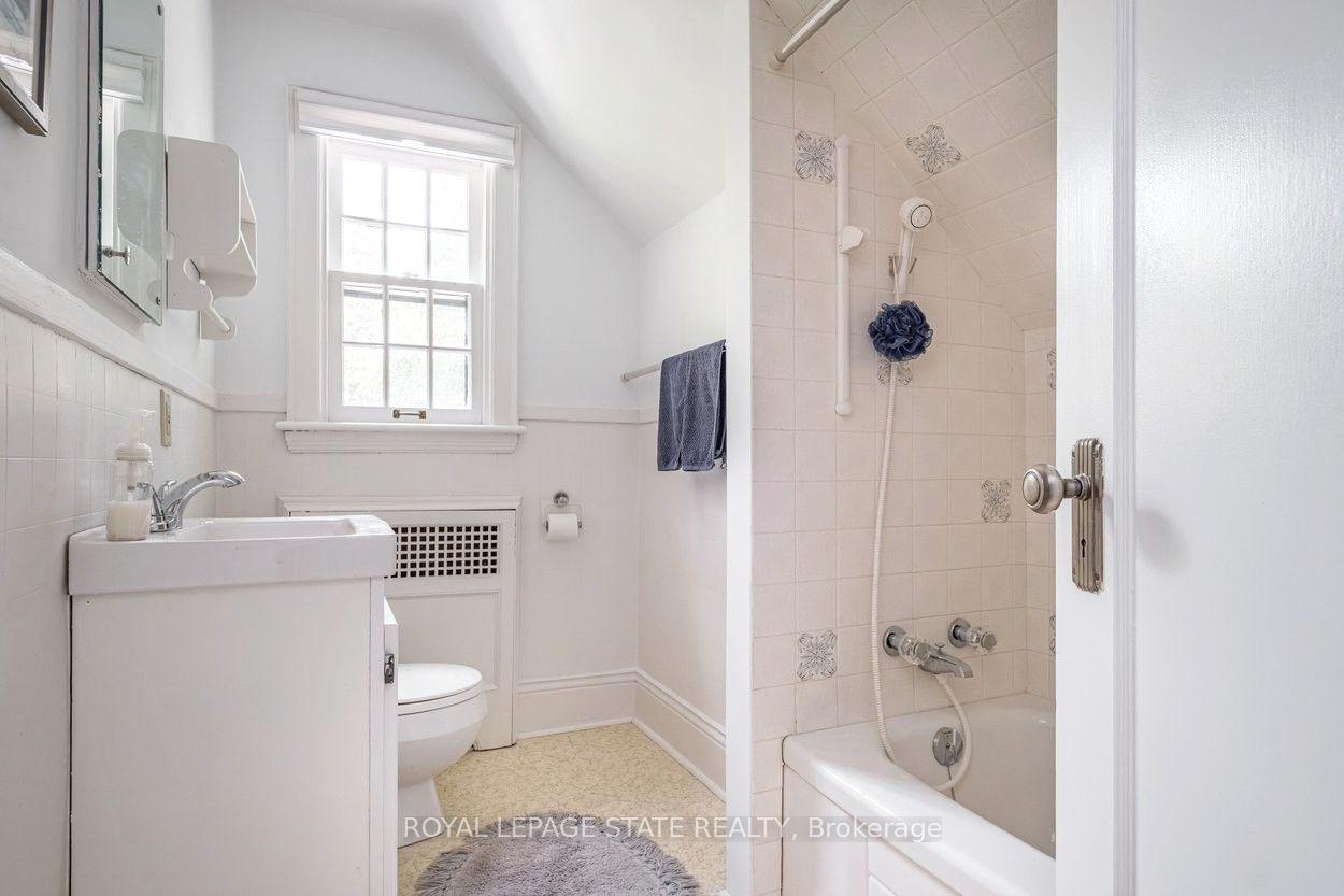 Photo 47 of 18 Forsyth Avenue N, Hamilton, Westdale — HOMEH