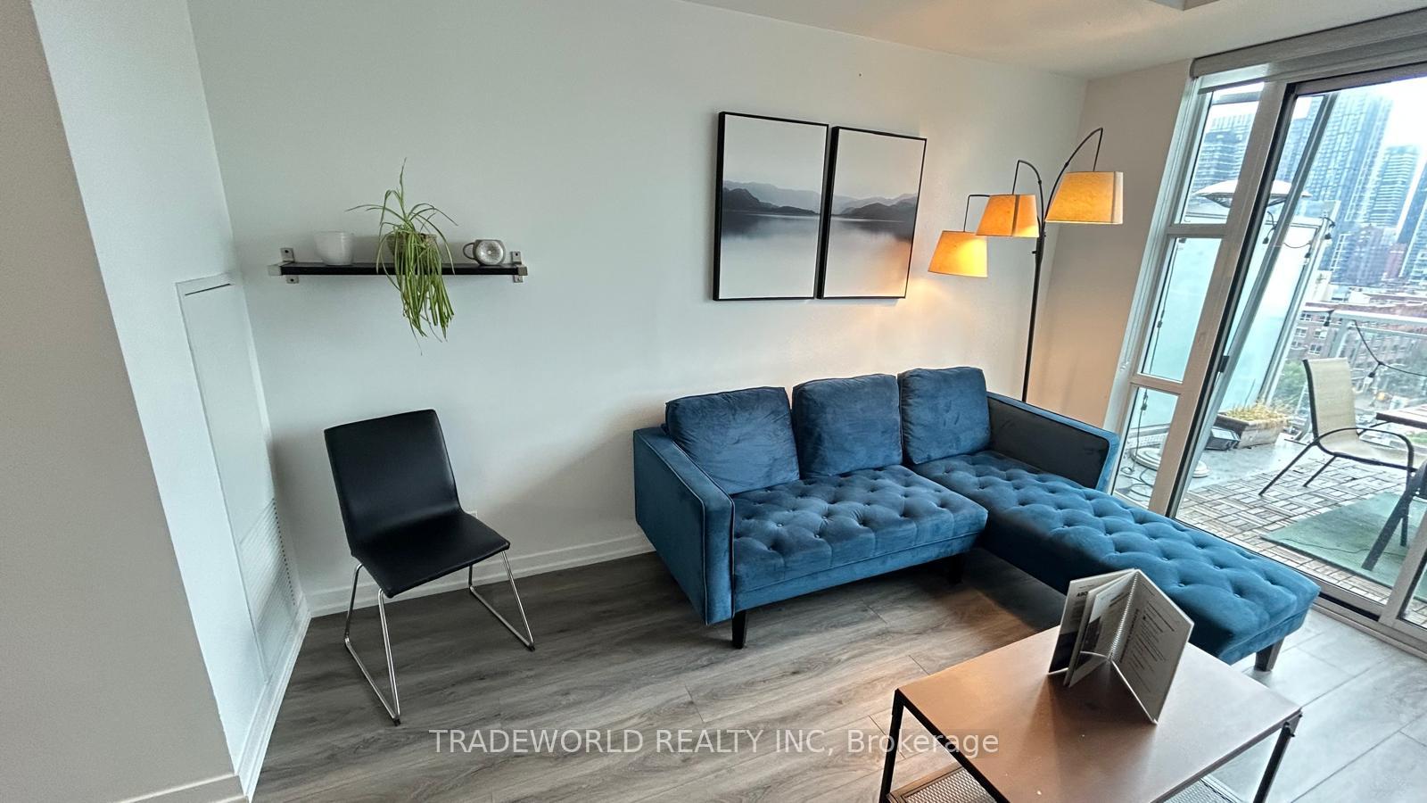 Photo 4 of Unit Ph7, 10 Willison Square, Toronto, Kensington-Chinatown — HOMEH