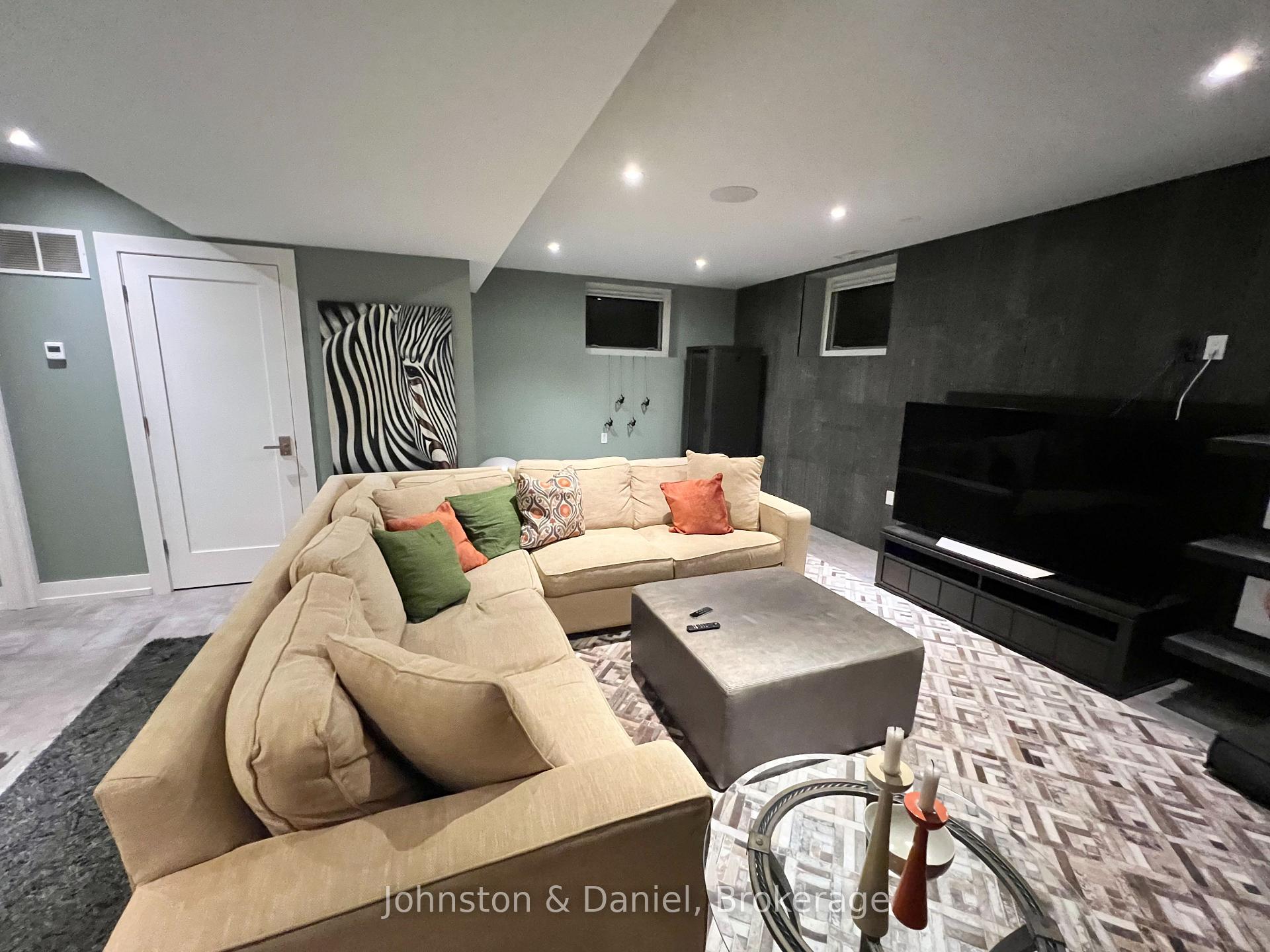 Photo 15 of 69 Strathgowan Avenue, Toronto, Lawrence Park South — HOMEH