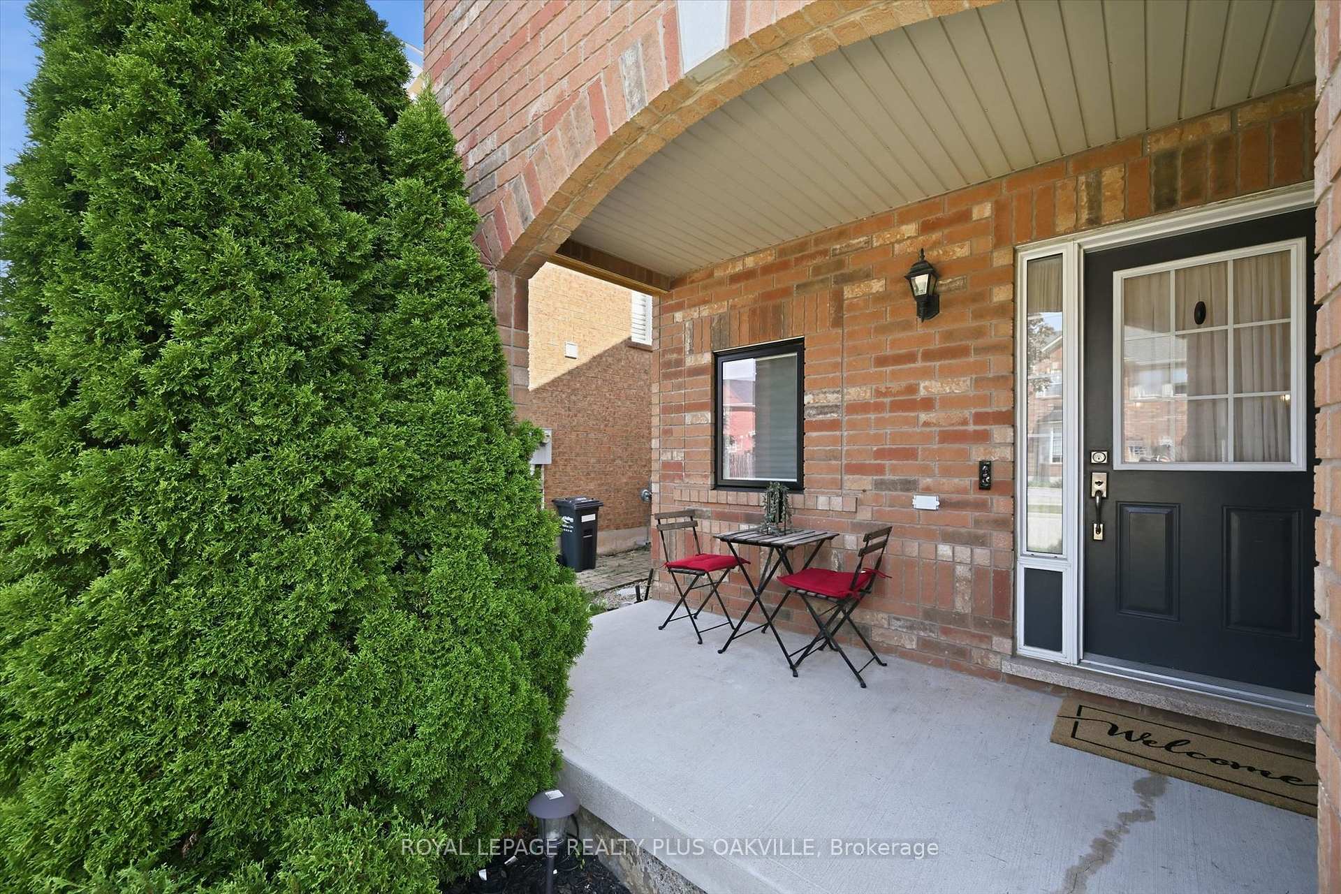 Photo 3 of 4080 Donnic Drive, Burlington, Alton — HOMEH