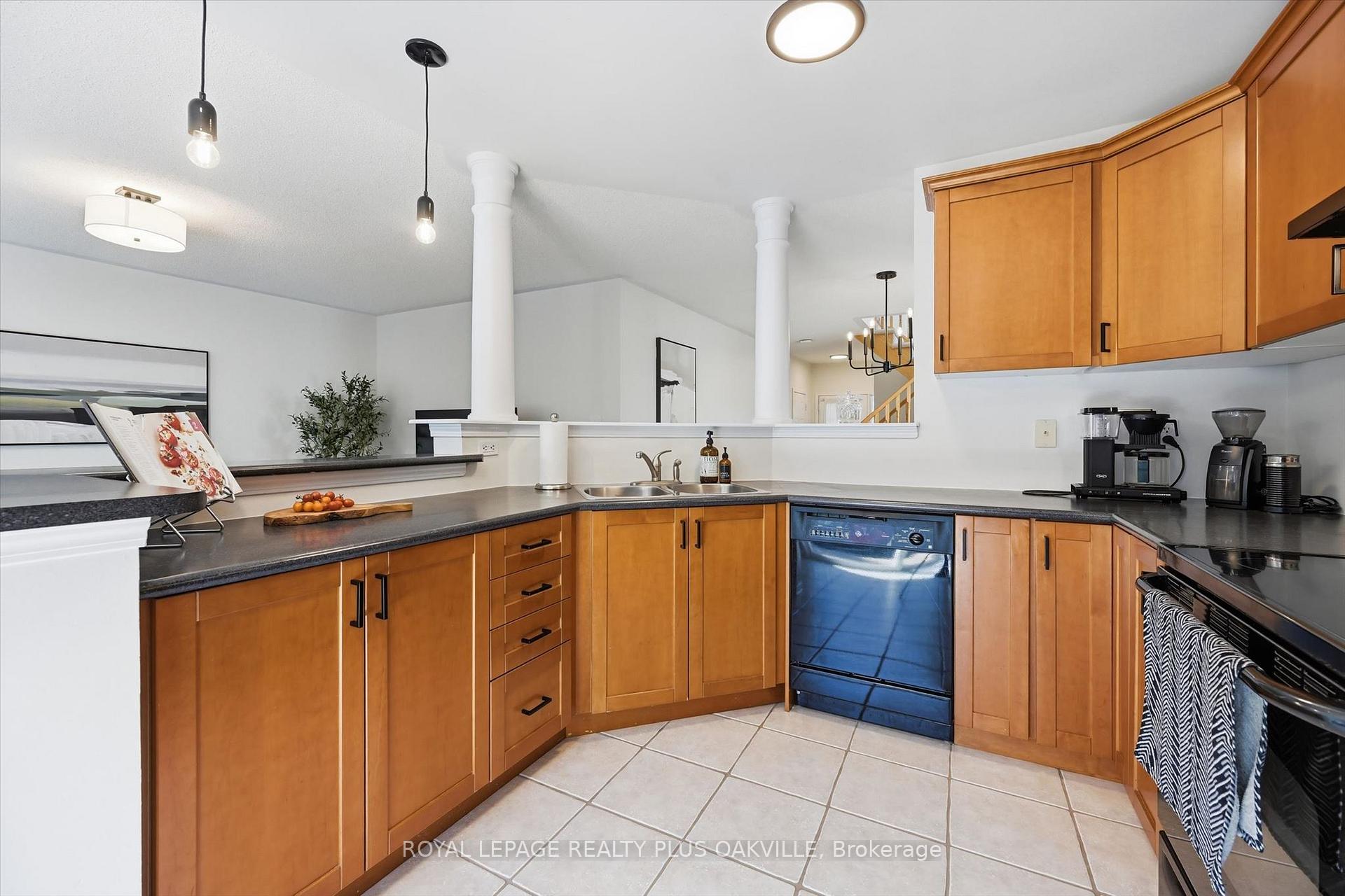 Photo 12 of 4080 Donnic Drive, Burlington, Alton — HOMEH