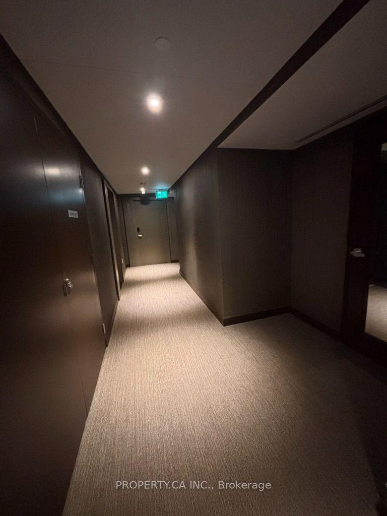 Photo 1 of Unit 2004, 448 Burnhamthorpe Road, Mississauga, City Centre — HOMEH