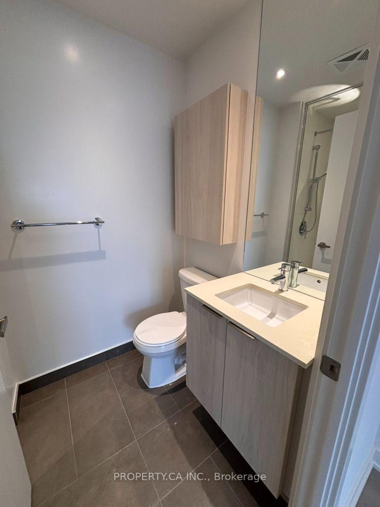 Photo 8 of Unit 2004, 448 Burnhamthorpe Road, Mississauga, City Centre — HOMEH