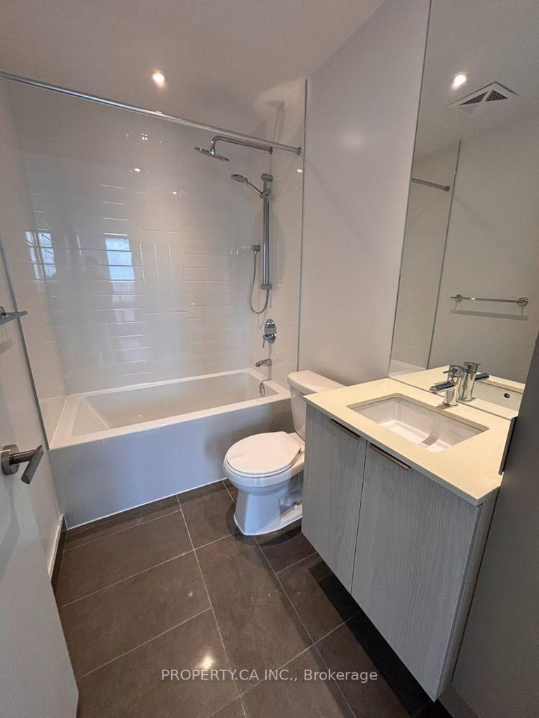 Photo 10 of Unit 2004, 448 Burnhamthorpe Road, Mississauga, City Centre — HOMEH