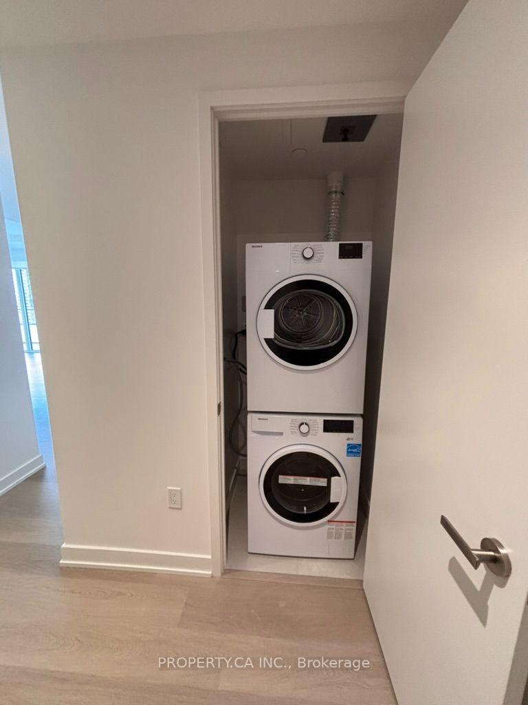 Photo 11 of Unit 2004, 448 Burnhamthorpe Road, Mississauga, City Centre — HOMEH