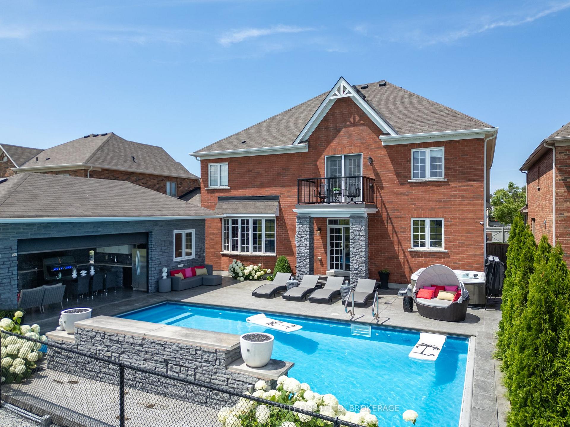 Photo 4 of 218 Wright Crescent Wright Crescent, Niagara-on-the-Lake, Glendale — HOMEH