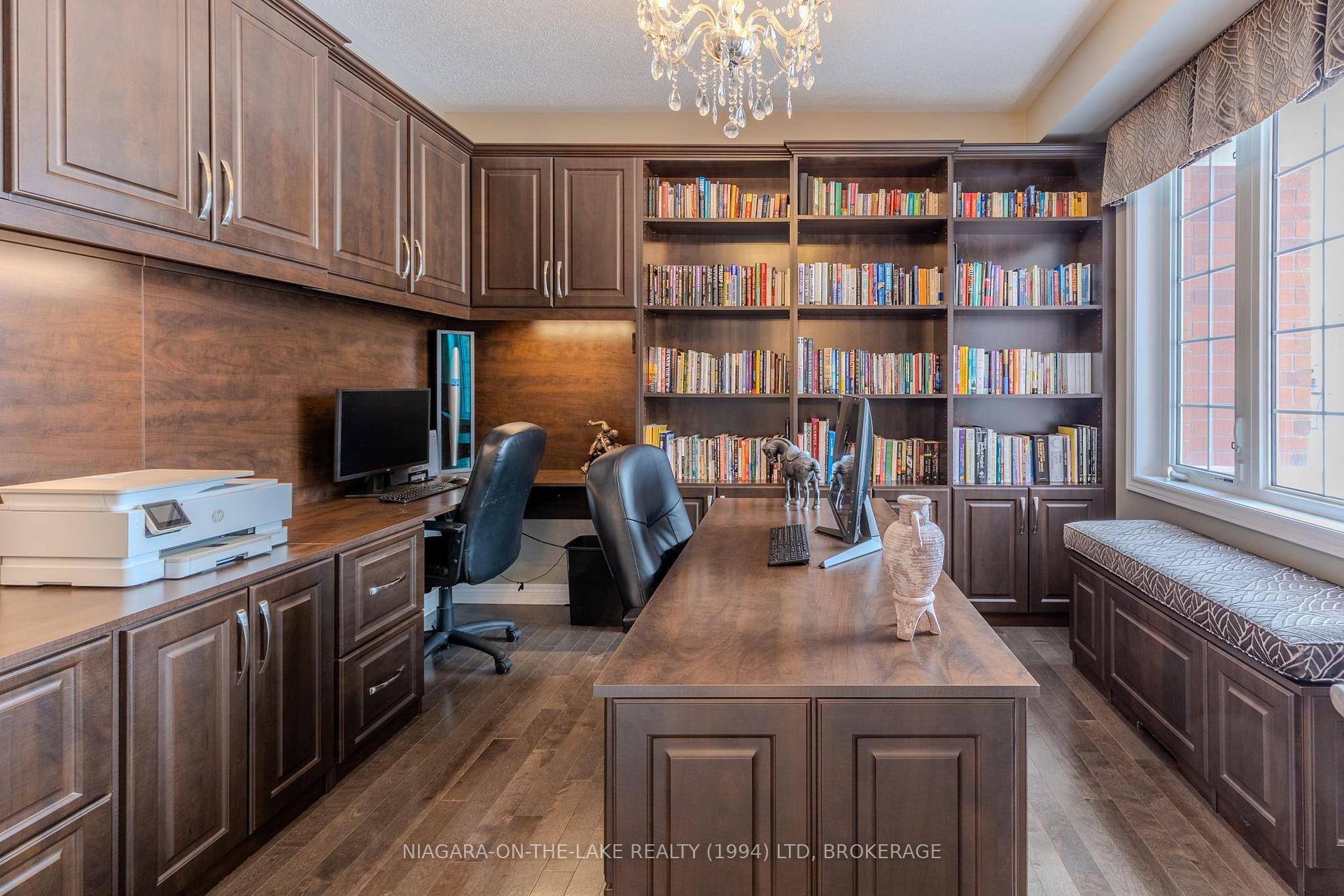 Photo 6 of 218 Wright Crescent Wright Crescent, Niagara-on-the-Lake, Glendale — HOMEH