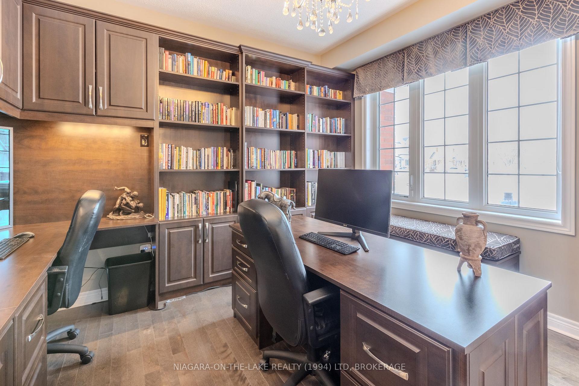 Photo 7 of 218 Wright Crescent Wright Crescent, Niagara-on-the-Lake, Glendale — HOMEH