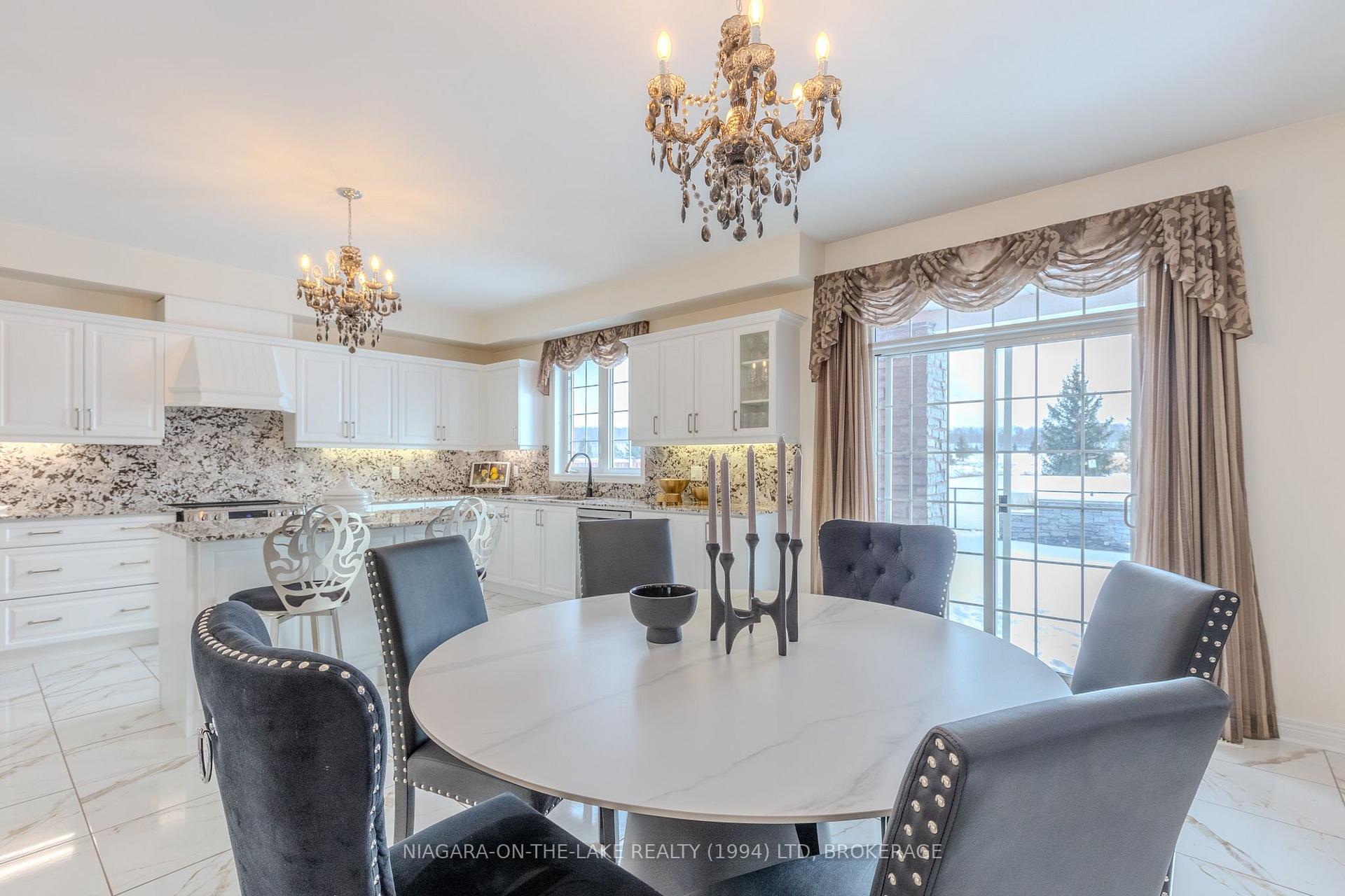 Photo 14 of 218 Wright Crescent Wright Crescent, Niagara-on-the-Lake, Glendale — HOMEH