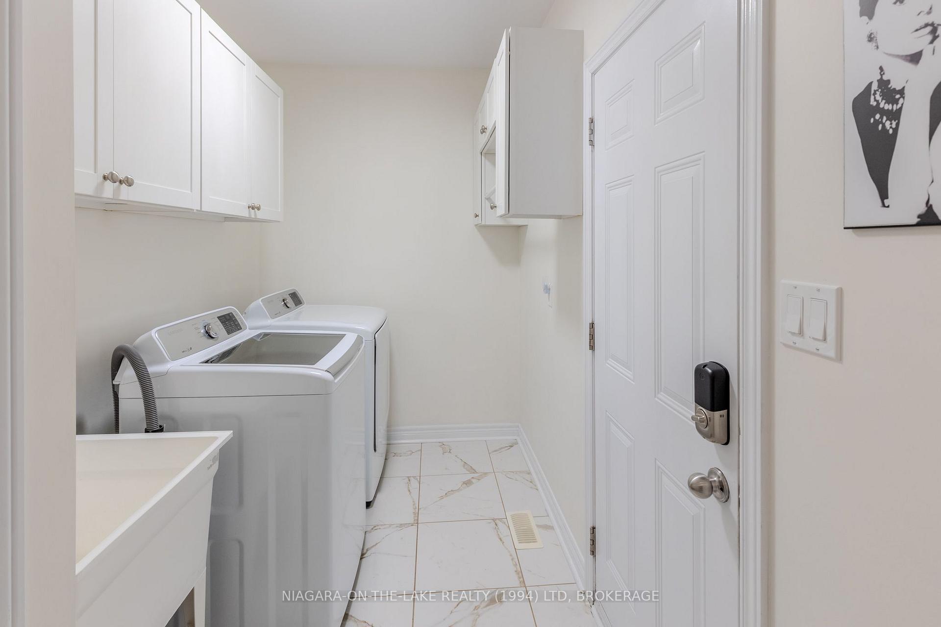 Photo 18 of 218 Wright Crescent Wright Crescent, Niagara-on-the-Lake, Glendale — HOMEH