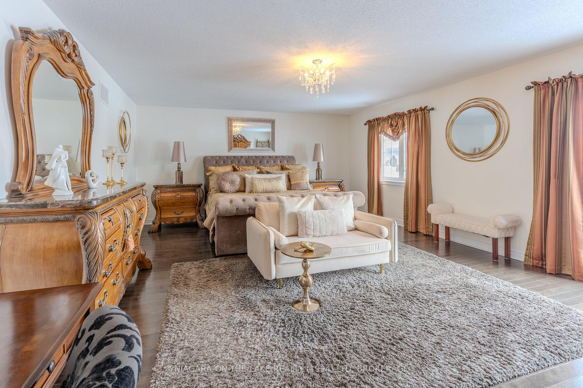 Photo 21 of 218 Wright Crescent Wright Crescent, Niagara-on-the-Lake, Glendale — HOMEH