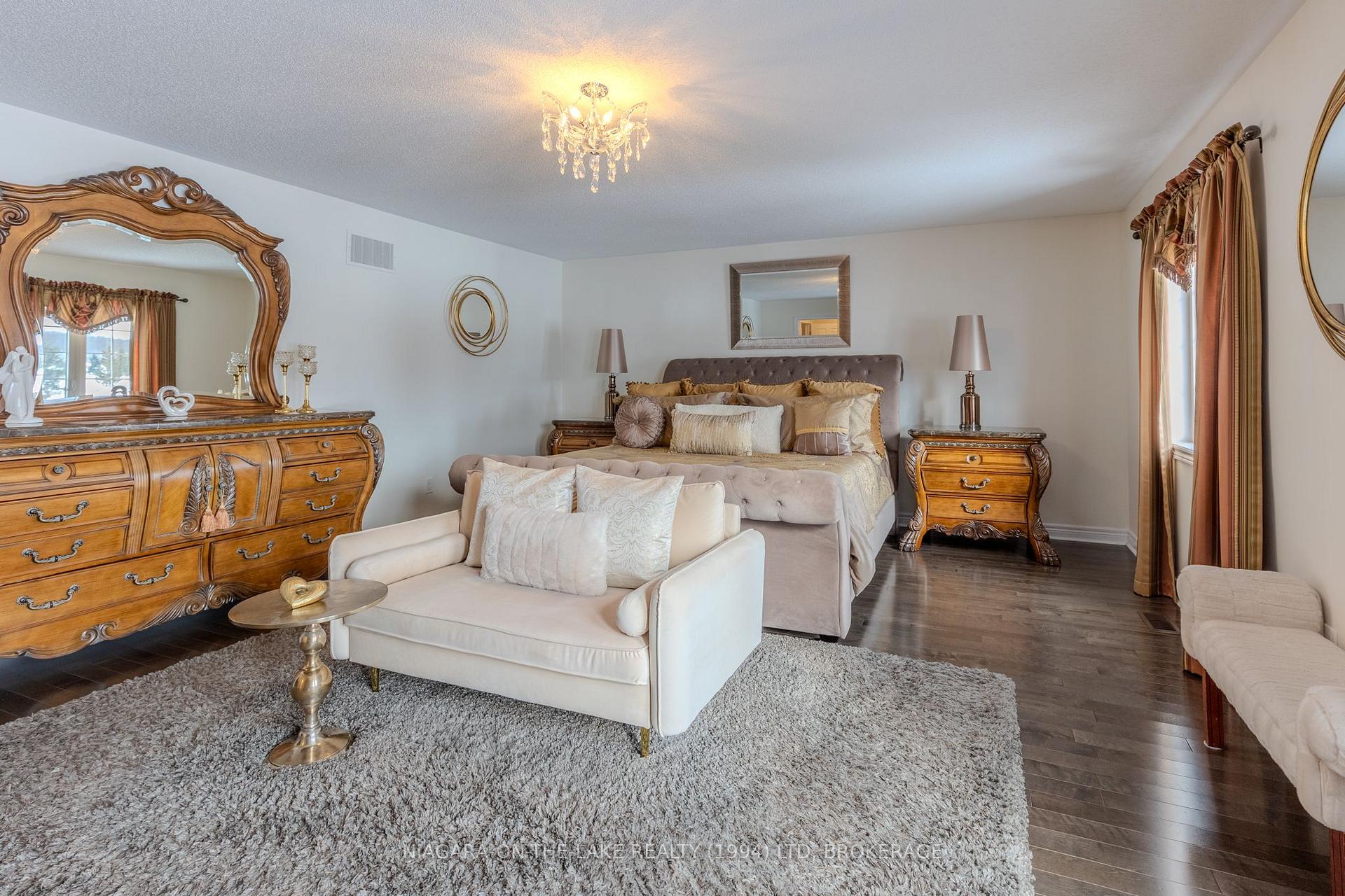 Photo 22 of 218 Wright Crescent Wright Crescent, Niagara-on-the-Lake, Glendale — HOMEH