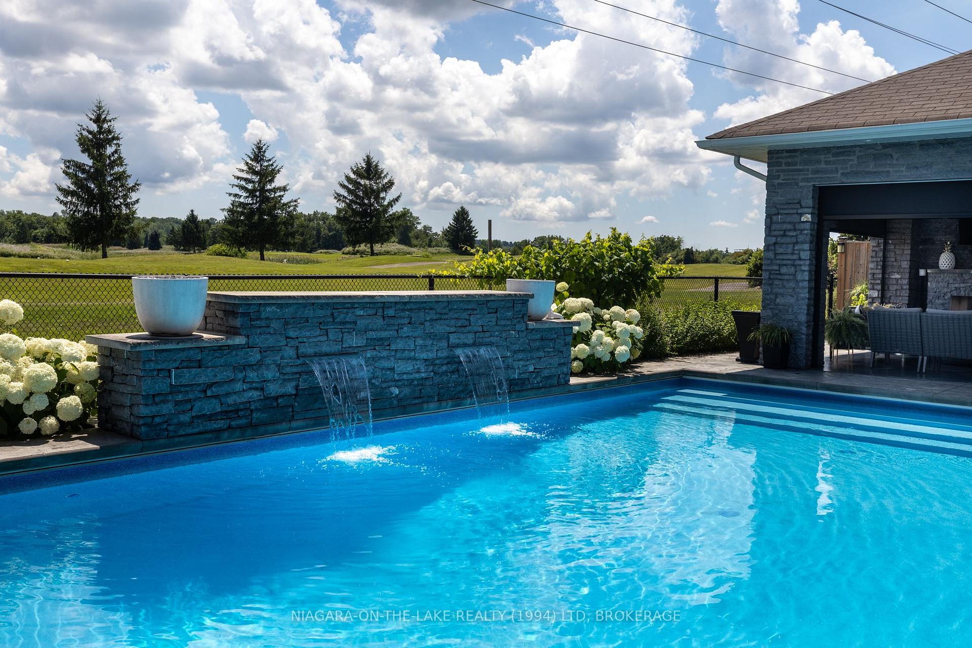 Photo 42 of 218 Wright Crescent Wright Crescent, Niagara-on-the-Lake, Glendale — HOMEH