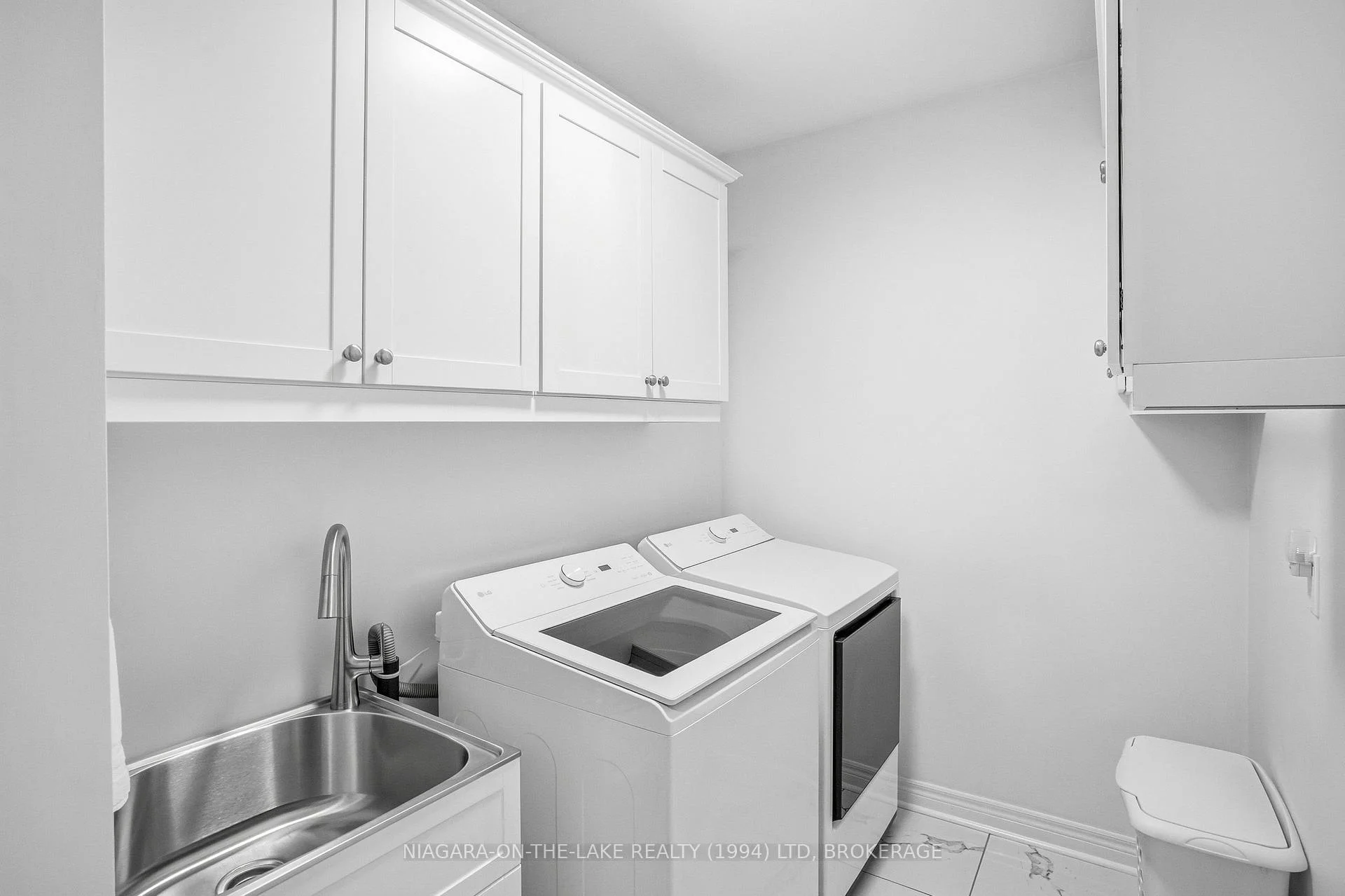 Photo 19 of 218 Wright Crescent Wright Crescent, Niagara-on-the-Lake, Glendale — HOMEH